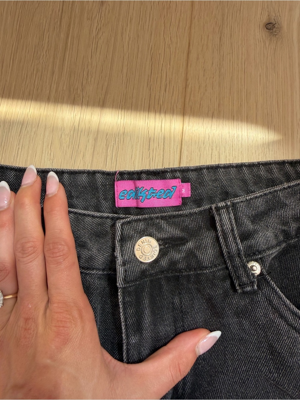 Edikted Raelynn Washed Low Rise Jeans - Picture 3 of 5